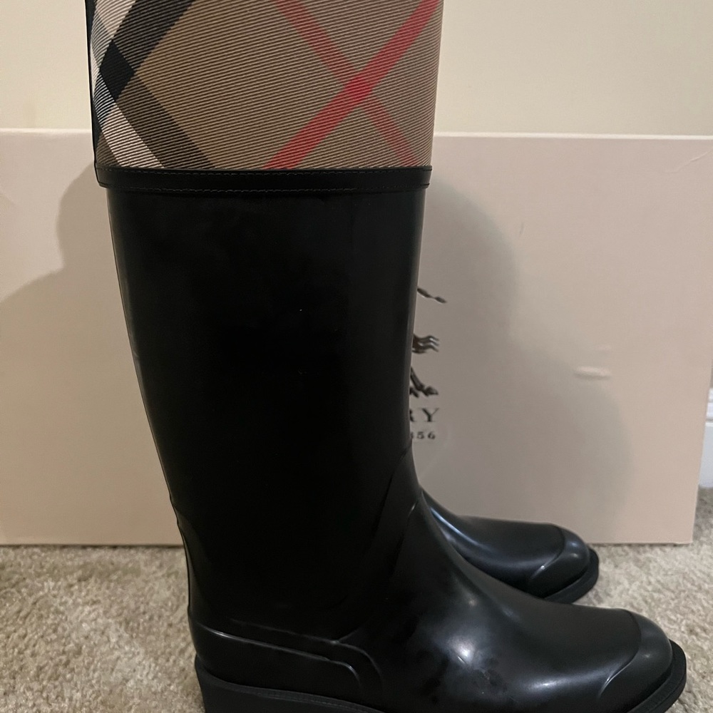 Never used Burberry rain boots
